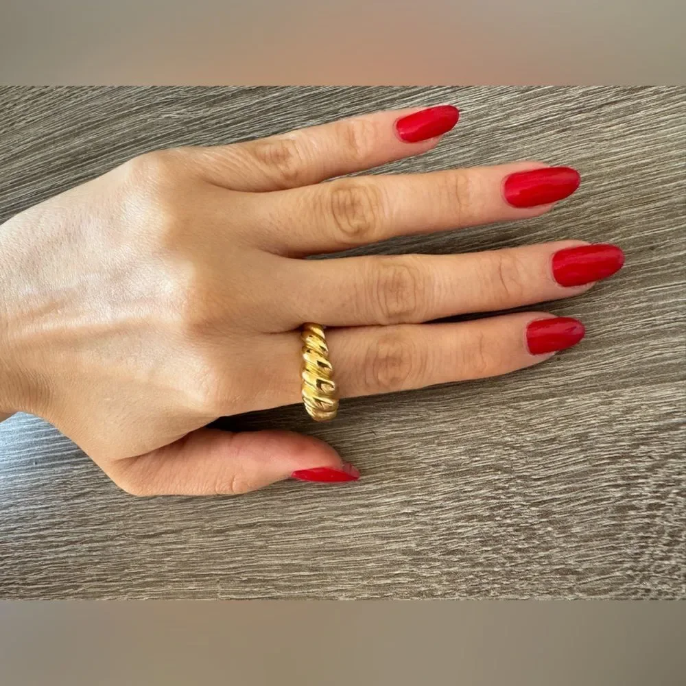 Vintage style twisted ring N627